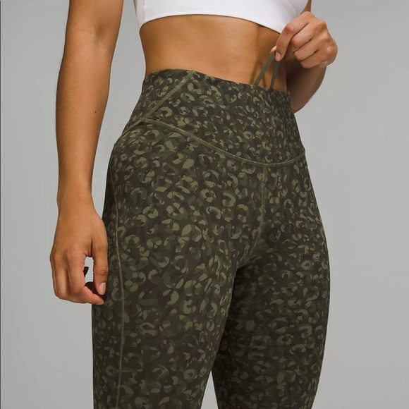 Lululemon Base Pace HR Tight 25” Size 4 - Picture 3 of 16